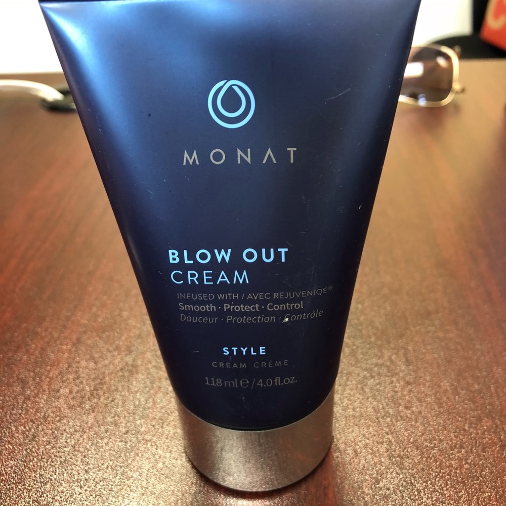 Monat Blow out cream